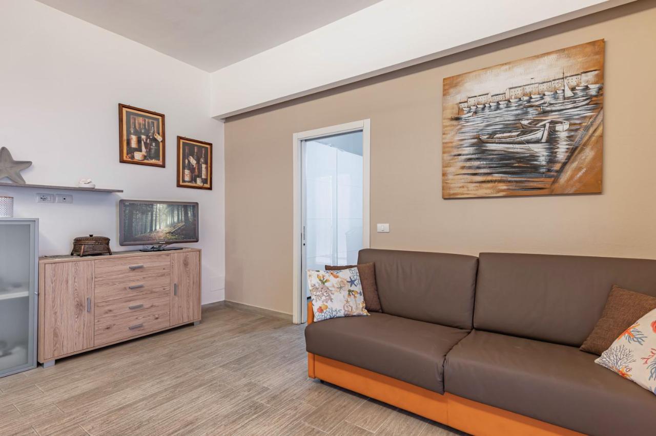ジャルディーニ・ナクソスNaxos Bay Flat With Terrace 50 Meters From The Seaアパートメント エクステリア 写真